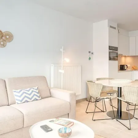 4-person By With Parking *